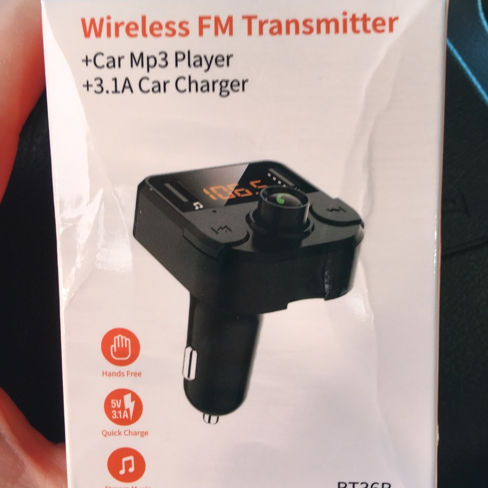 Wireless FM transmitter for vehicles